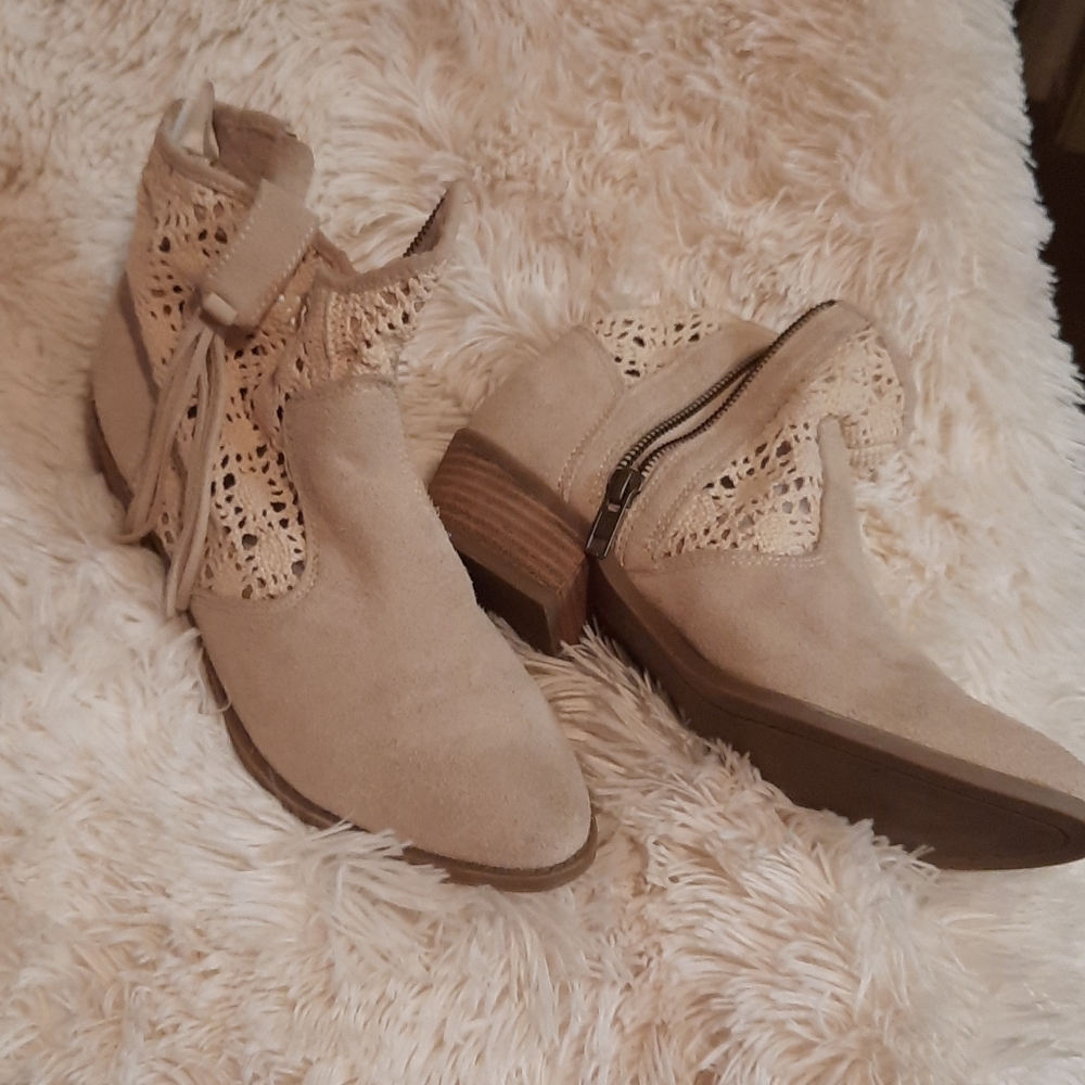 NWOT BOOTIES